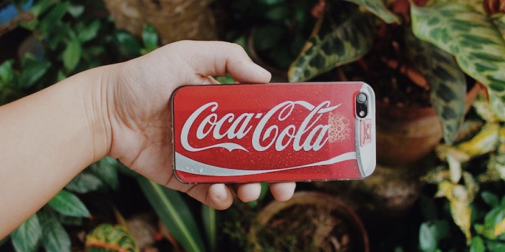 Escaneie para ganhar pacotes Produtos da Coca Cola. Foto: Pexels / MAYDAY VISUALS